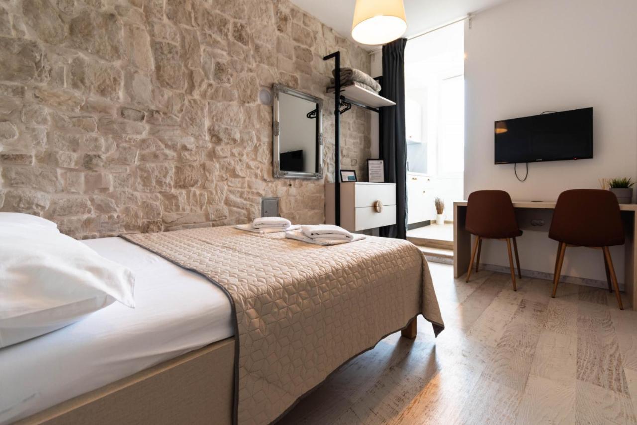 L&B City Center Studios Apartments Pula Exterior foto
