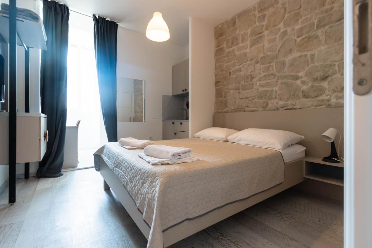 L&B City Center Studios Apartments Pula Exterior foto