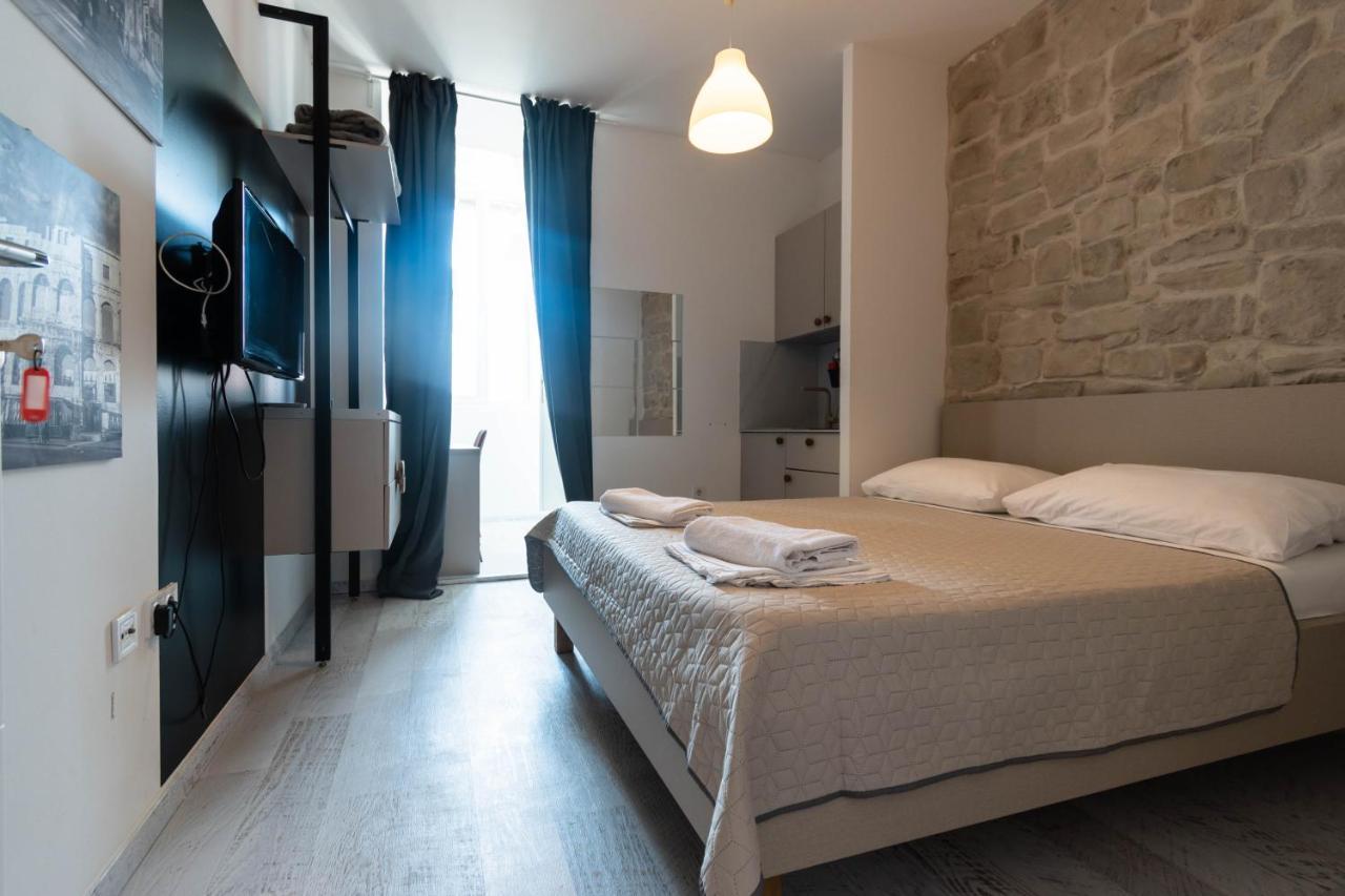 L&B City Center Studios Apartments Pula Exterior foto