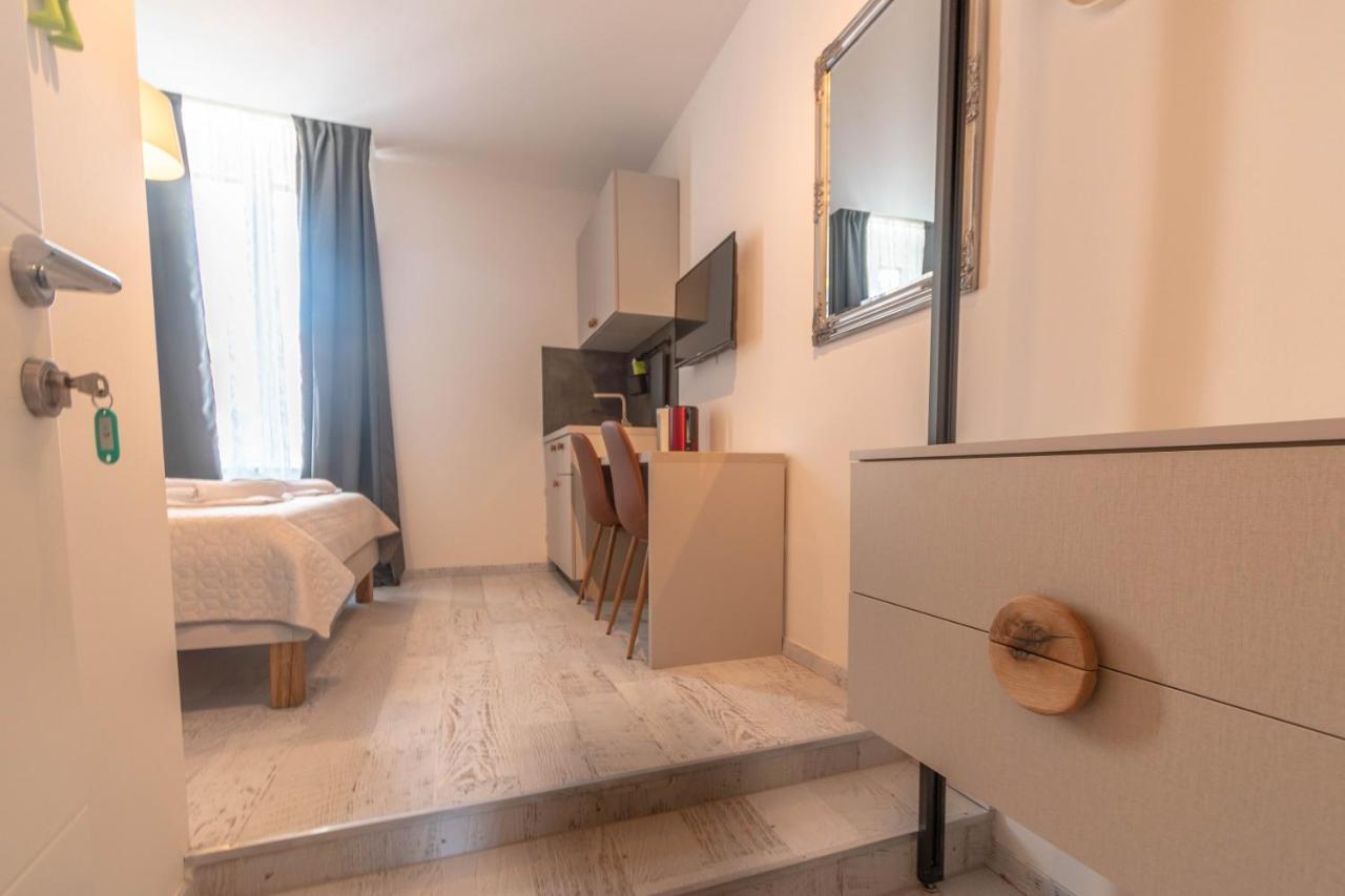 L&B City Center Studios Apartments Pula Exterior foto