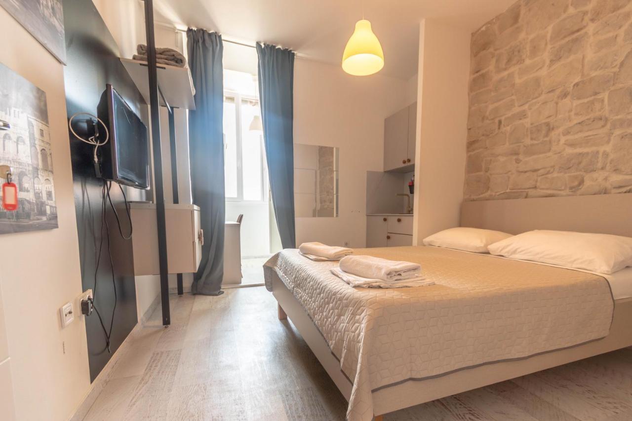 L&B City Center Studios Apartments Pula Exterior foto